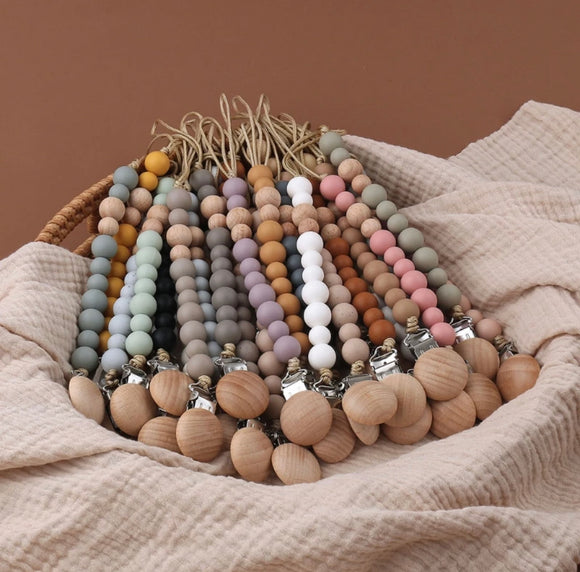 Pacifier clip wood